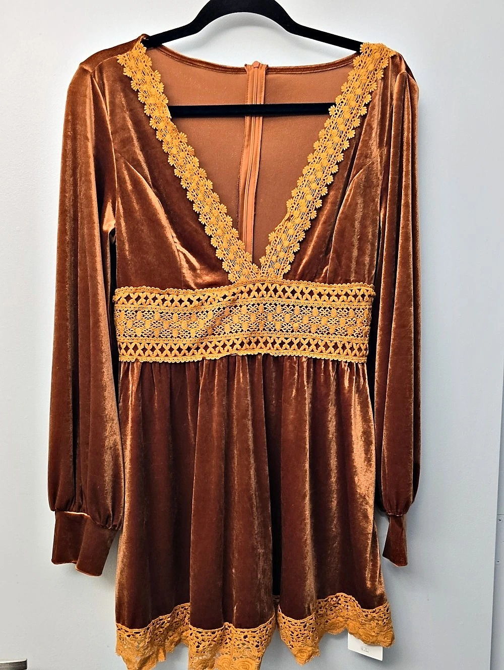 Cider Velvet V-neck Lace Mini Dress Size Large